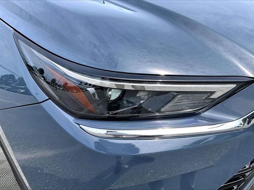 Used 2025 White Toyota XLE image 34