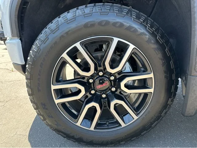 New 2026 Summit White GMC AT4 image 17