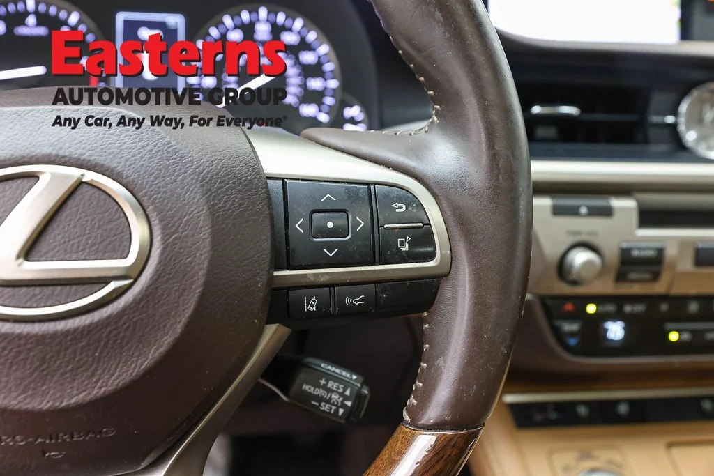 Used 2017 White Lexus 350 image 16
