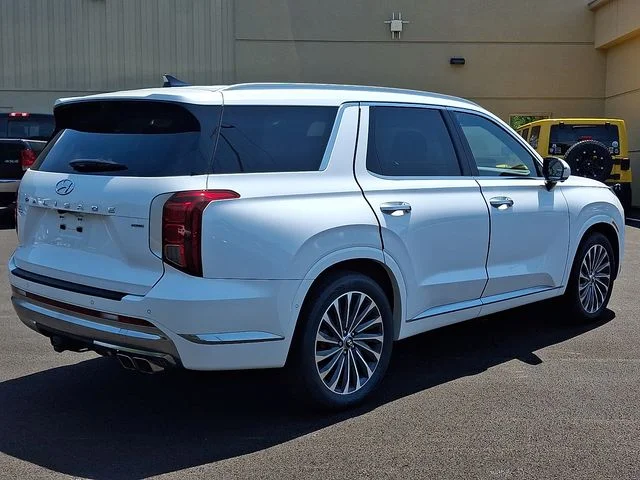 Used 2025 White Hyundai Calligraphy image 2
