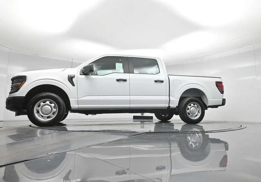 New 2026 Oxford White Ford XL image 7