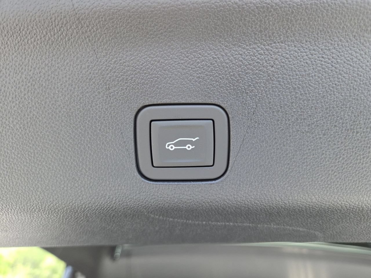 2026 GMC Yukon XL Denali - Photo 28