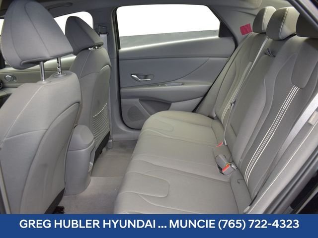Used 2025 Black Hyundai SEL Convenience image 29