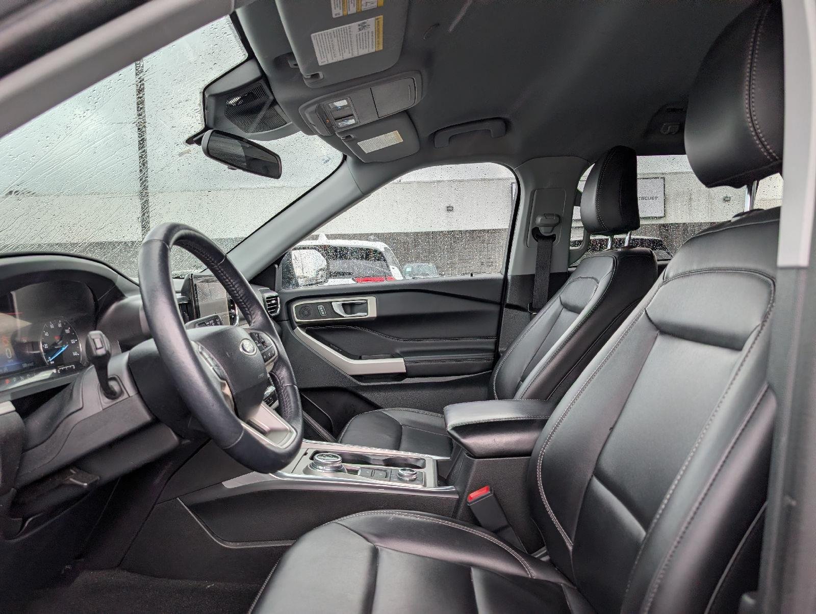 Used 2023 Iconic Silver Ford XLT image 12