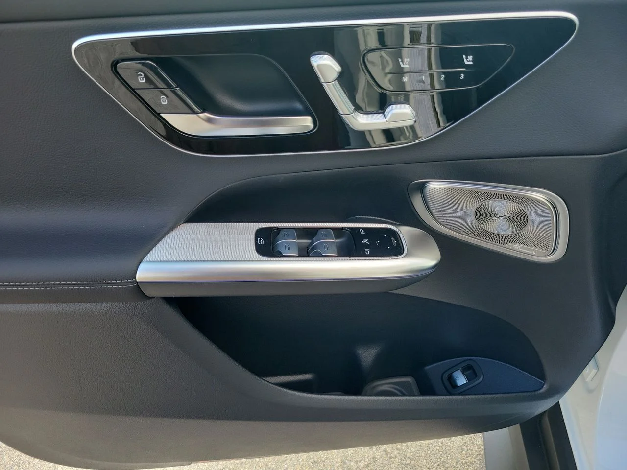 New 2026 Polar White Mercedes-Benz GLC 300 image 18