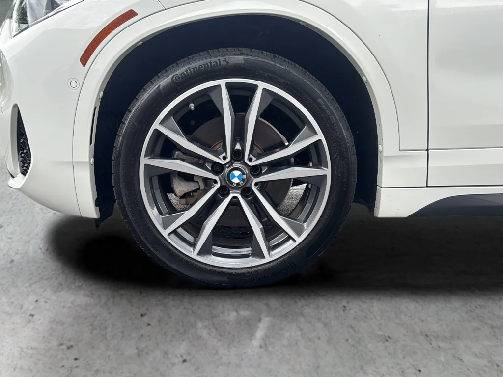 Used 2023 White BMW xDrive28i image 9