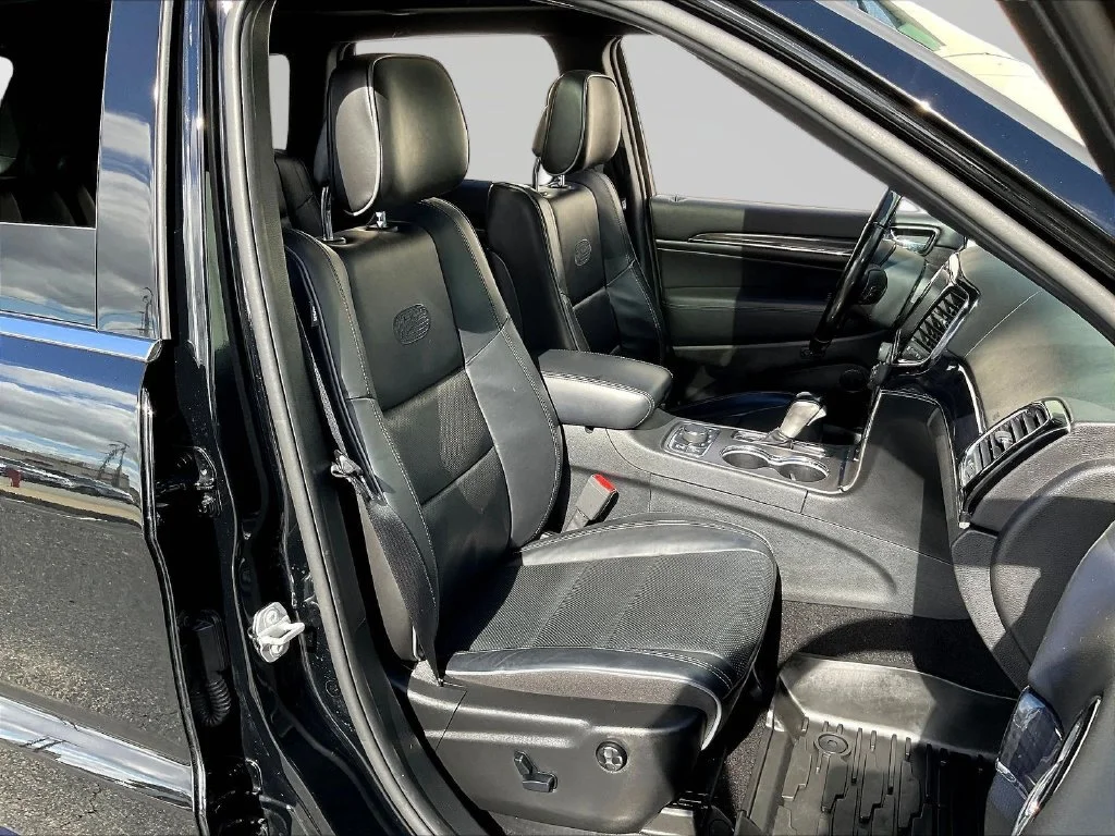 Used 2020 Black Jeep Overland image 31