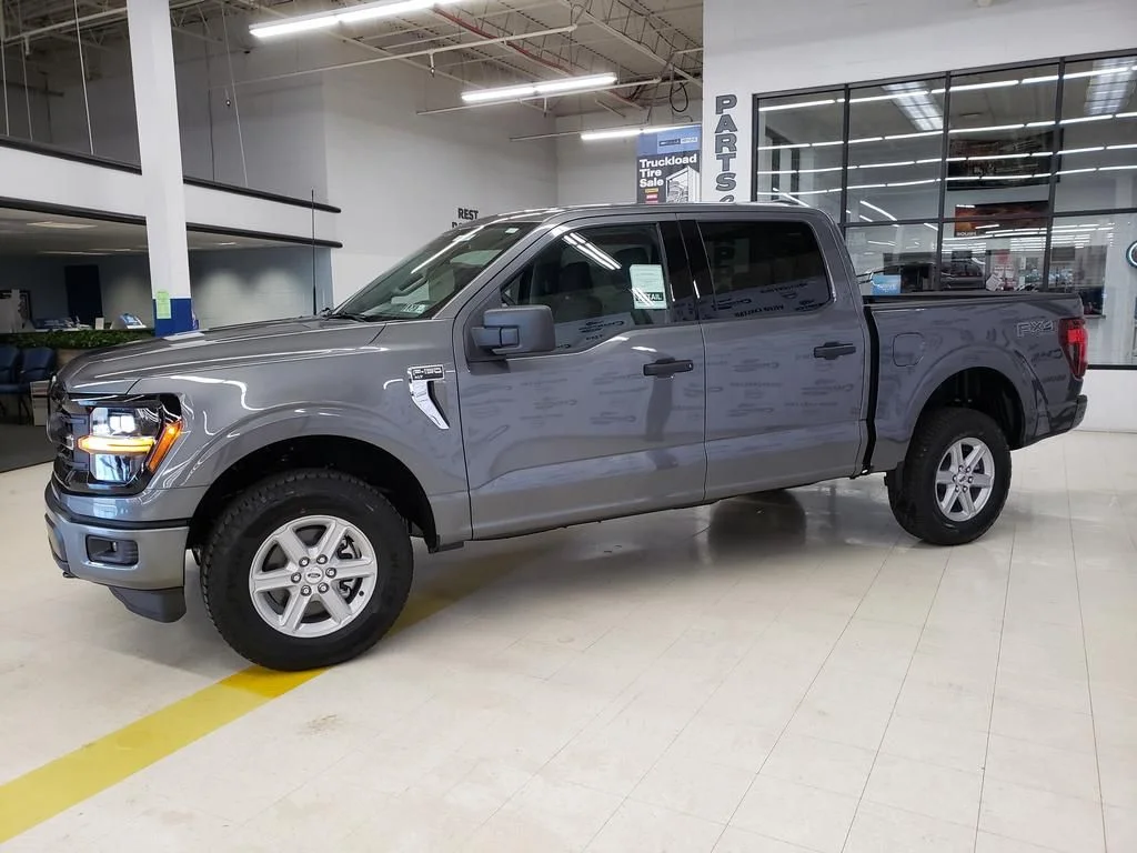New 2026 Carbonized Gray Metallic Ford XLT image 4
