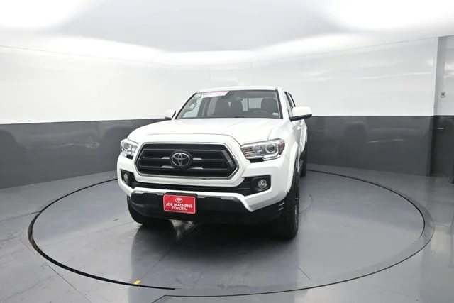 Used 2022 White Toyota SR5 image 32