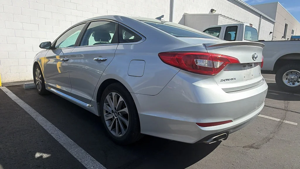 Used 2016 Silver Hyundai Sport image 3