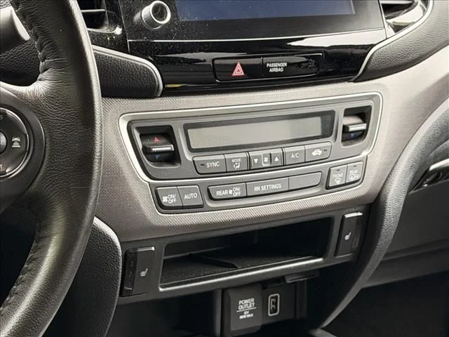 Used 2023 Silver Honda RTL image 19