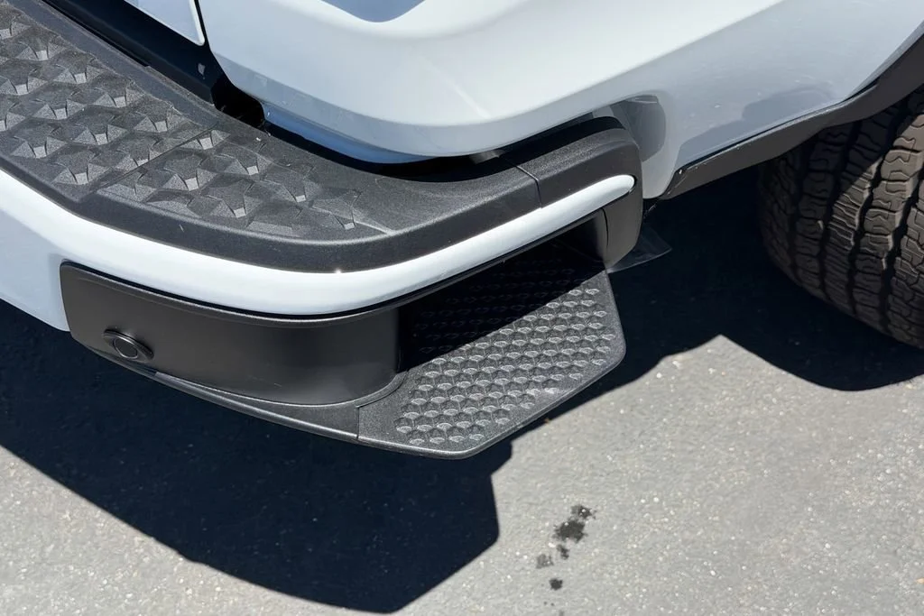 New 2026 Summit White GMC Elevation image 6