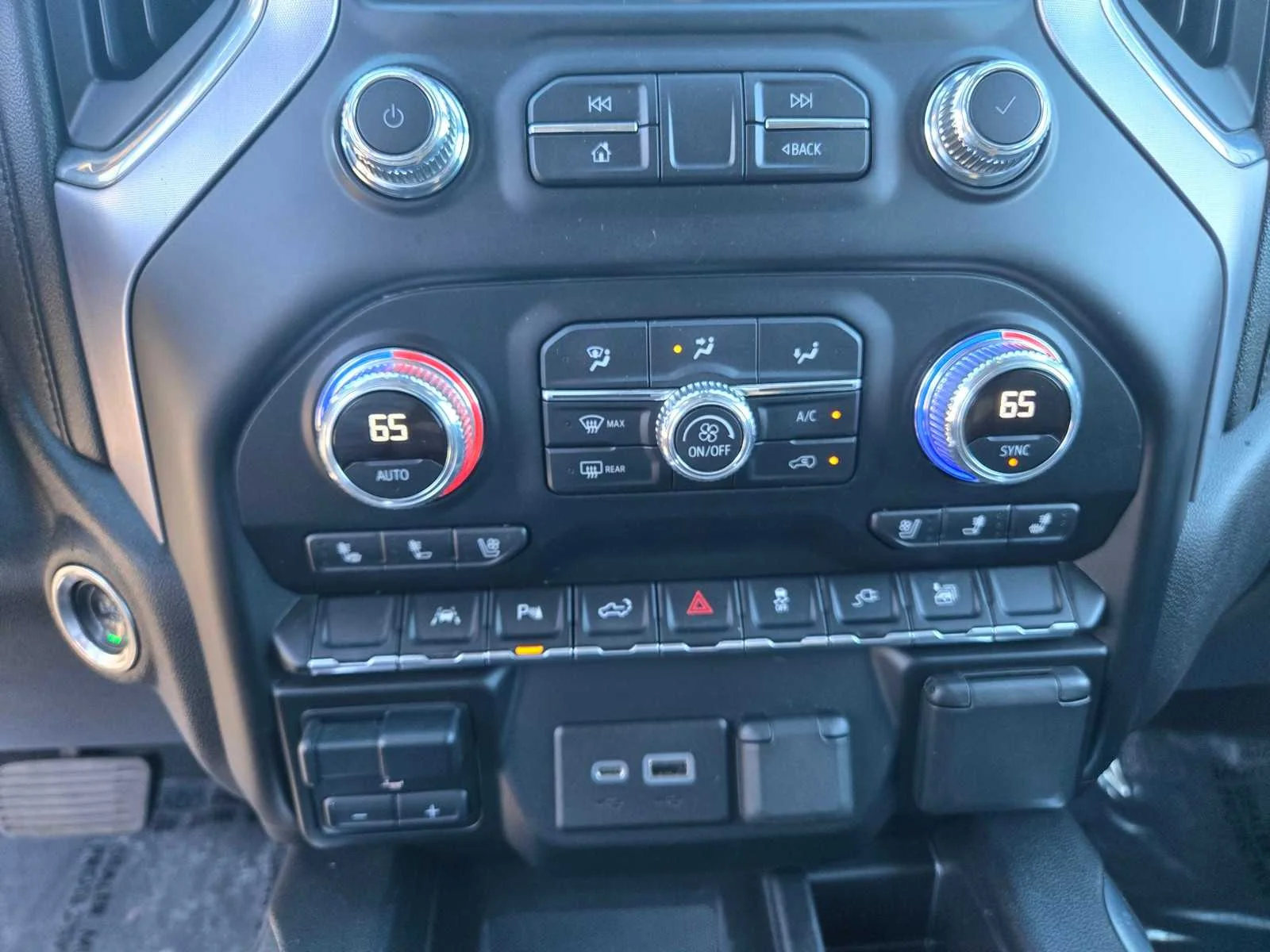 Used 2022 Onyx Black GMC SLT image 18