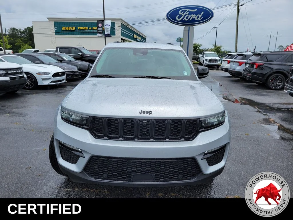 Used 2023 Silver Jeep Limited image 10