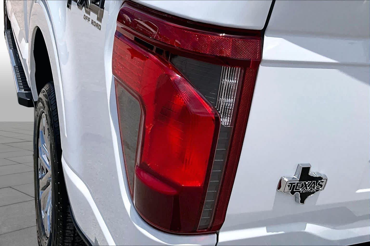 Used 2024 Oxford White Ford XLT image 27