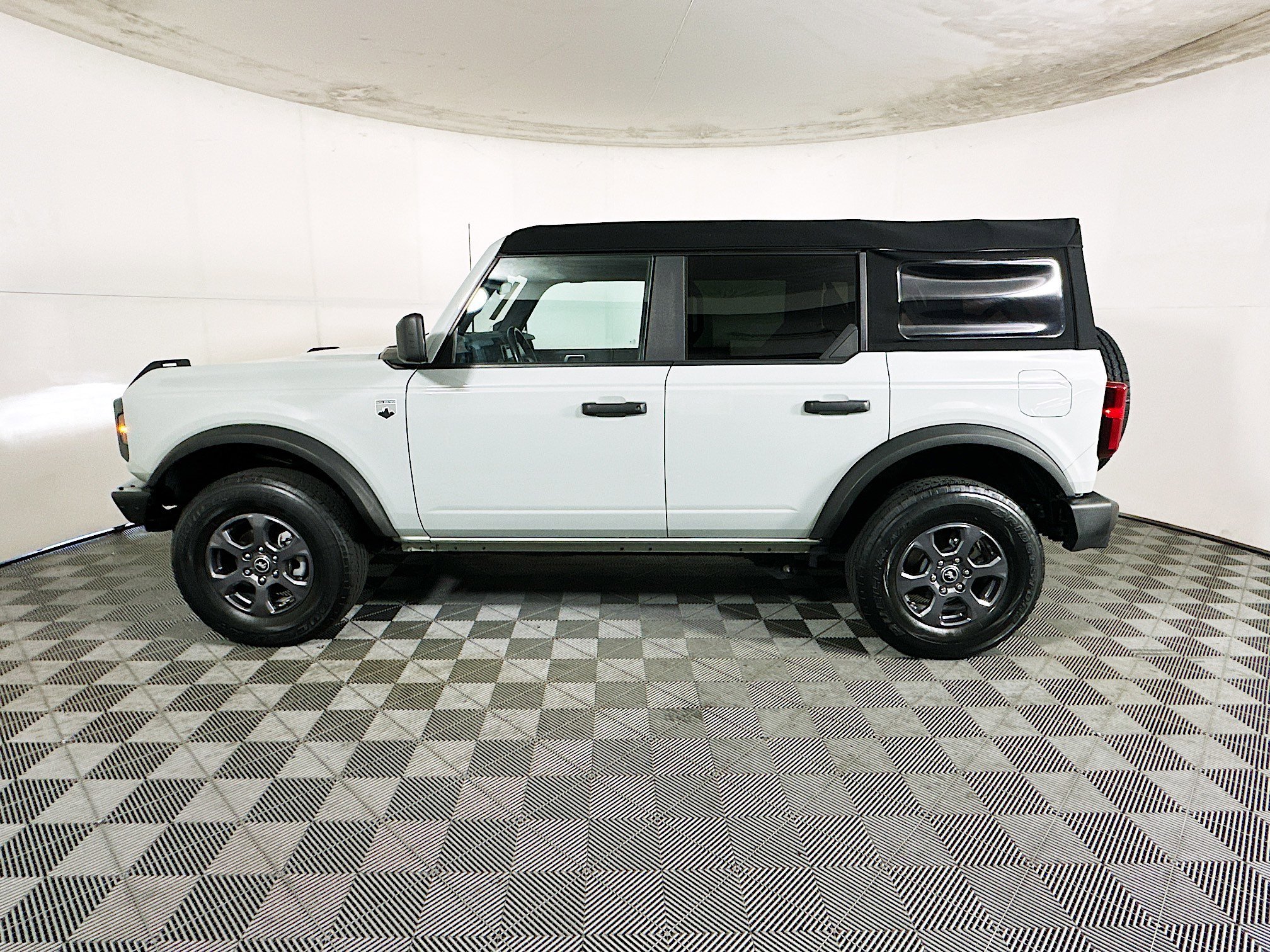 2023 Ford Bronco thumbnail 8