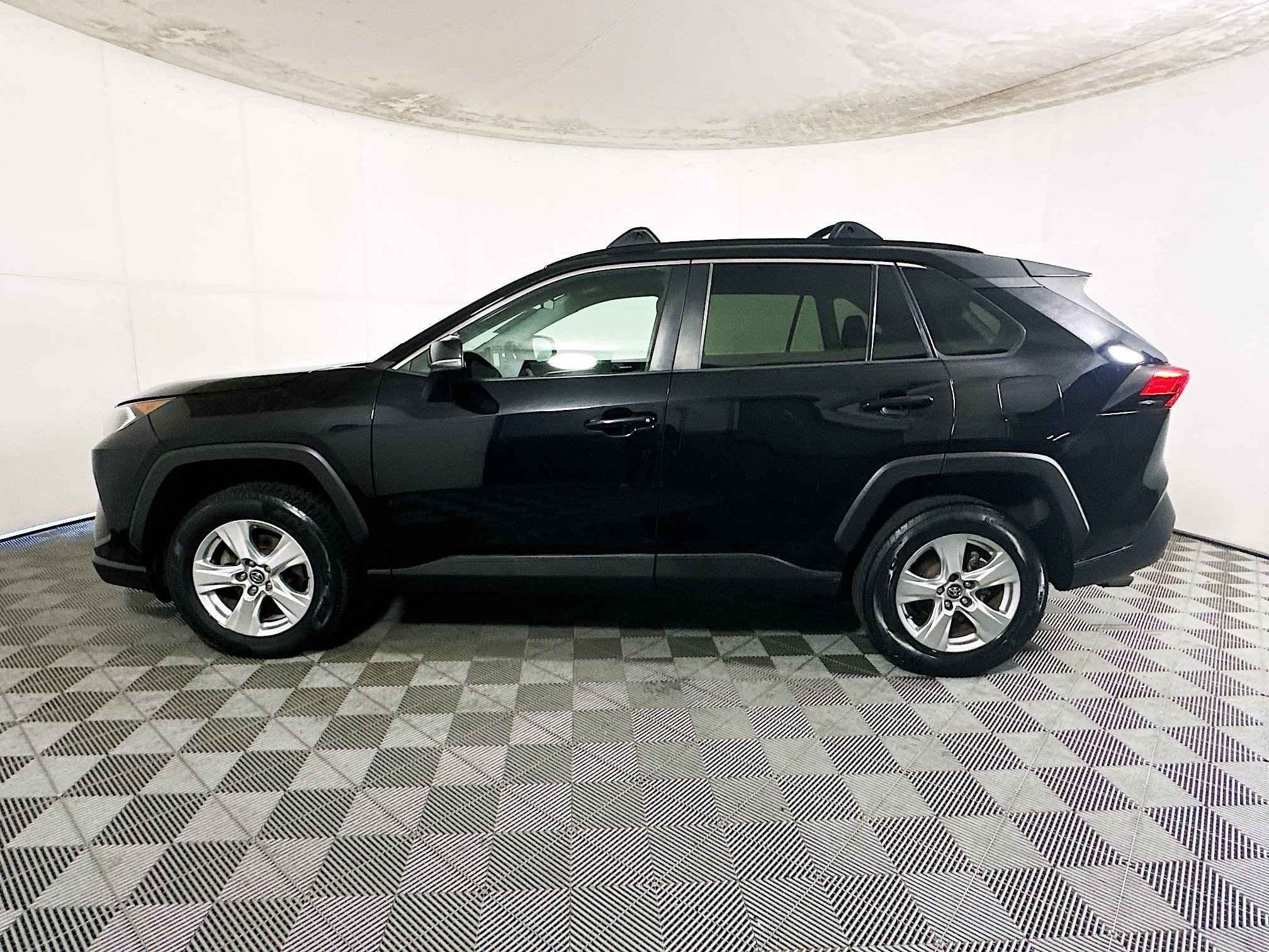 2020 Toyota RAV4 thumbnail 8