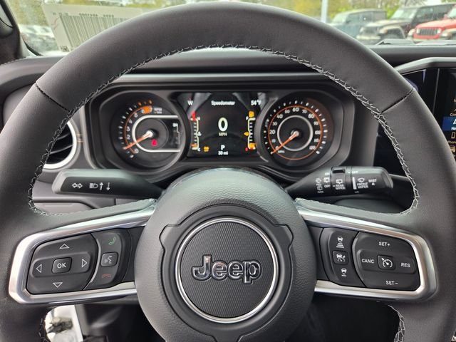 New 2026 Bright White Clear-Coat Exterior Paint Jeep Sahara image 24