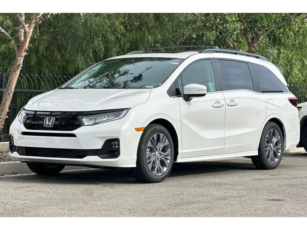 New 2026 Platinum White Pearl Honda Touring image 9