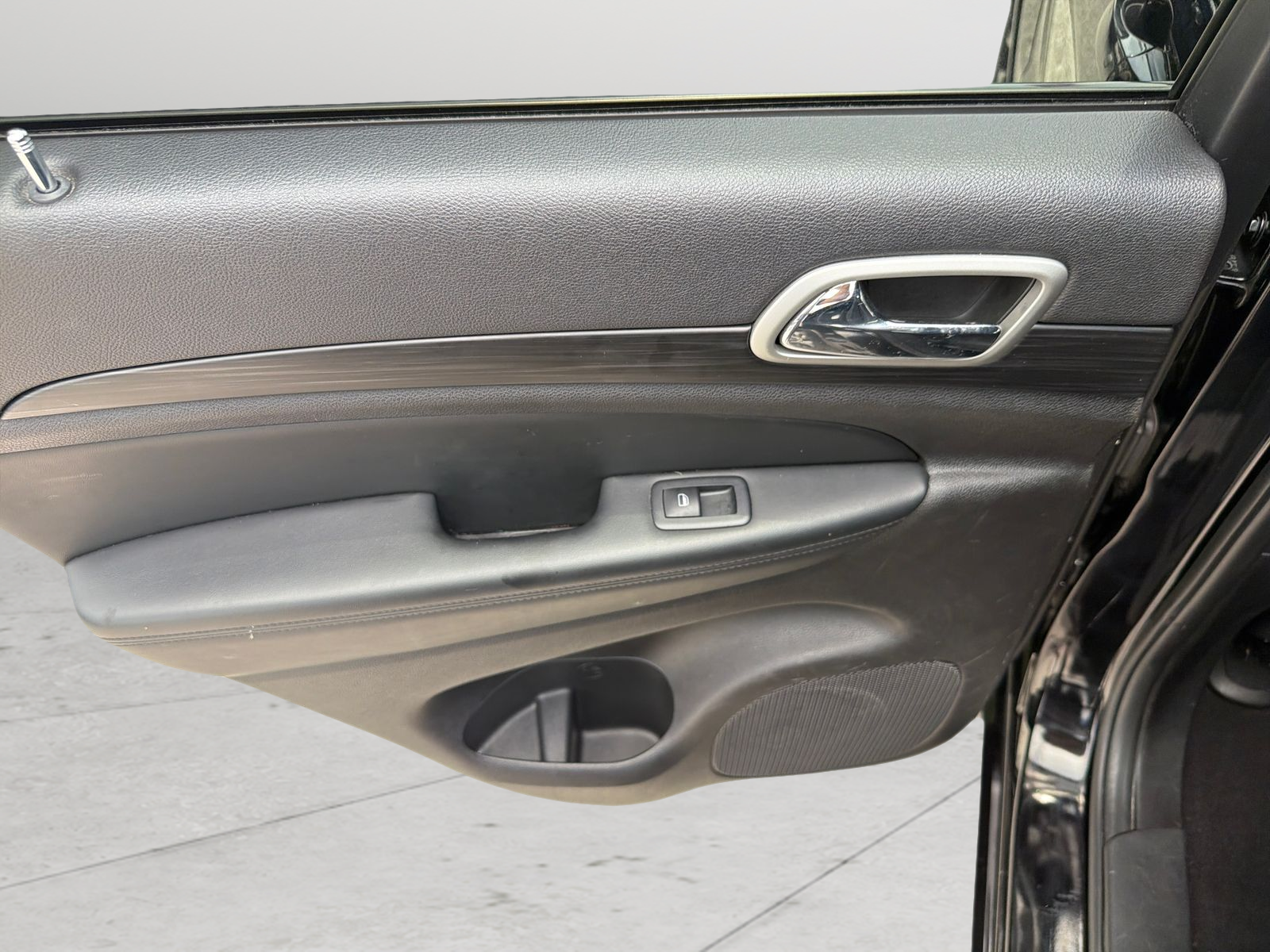 Used 2021 Diamond Black Jeep Laredo X image 29