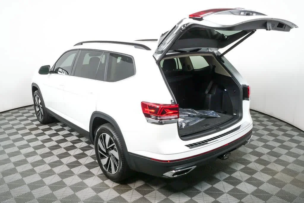 New 2026 Opal White Pearl Volkswagen 2.0T SE w/Technology image 29