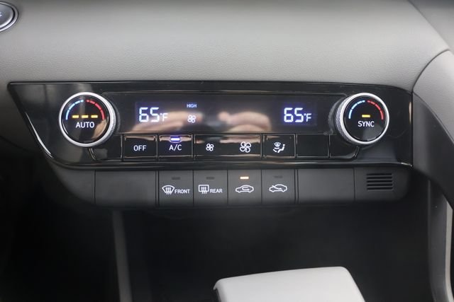 Used 2026 Silver Hyundai SEL Sport image 15