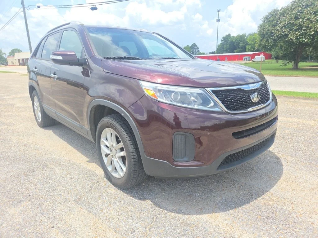 Used 2015 Red Kia LX image 1
