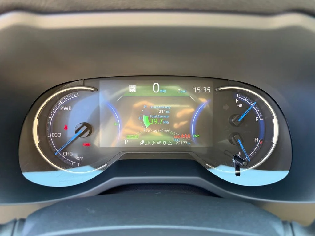 Used 2025 Ice Toyota XLE image 19