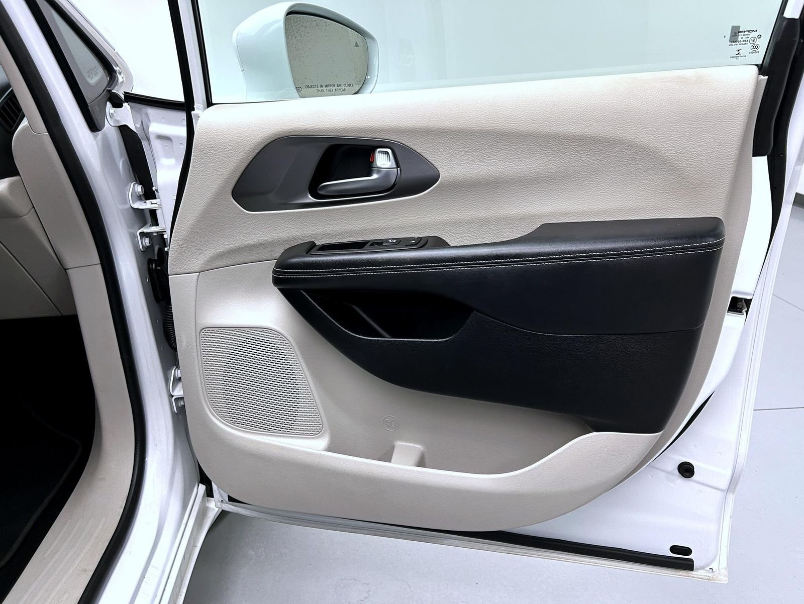 Used 2022 White Chrysler Touring L image 16