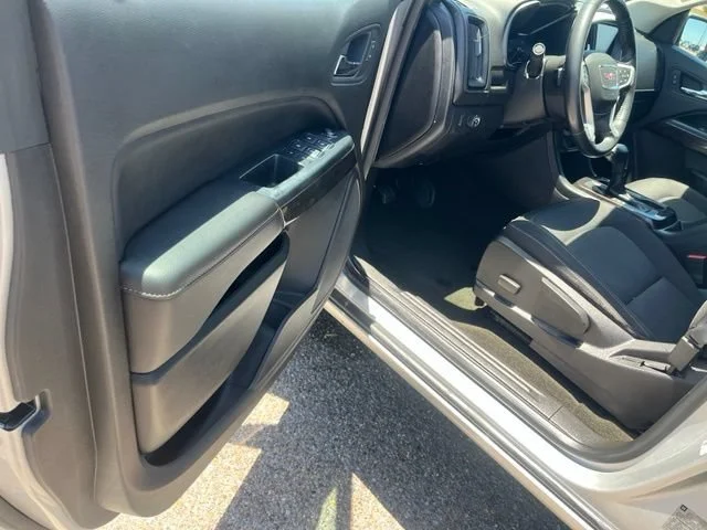 Used 2018 QUICKSILVER METALLIC GMC 2WD SLE image 18