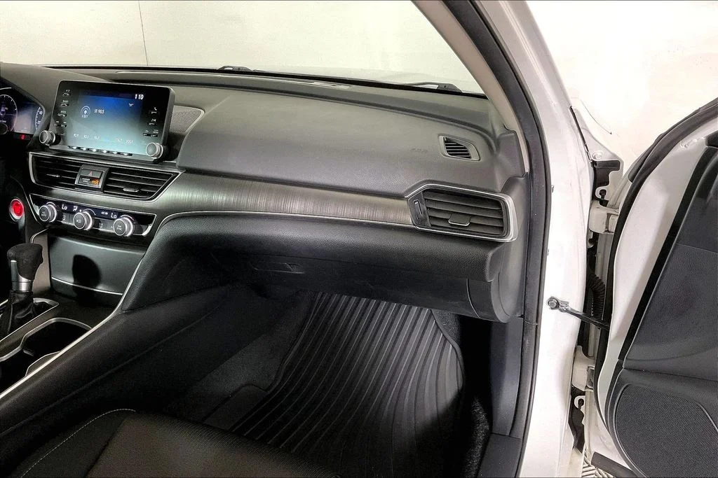 Used 2019  Honda LX image 16