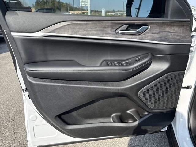 New 2026 White Jeep Altitude image 11