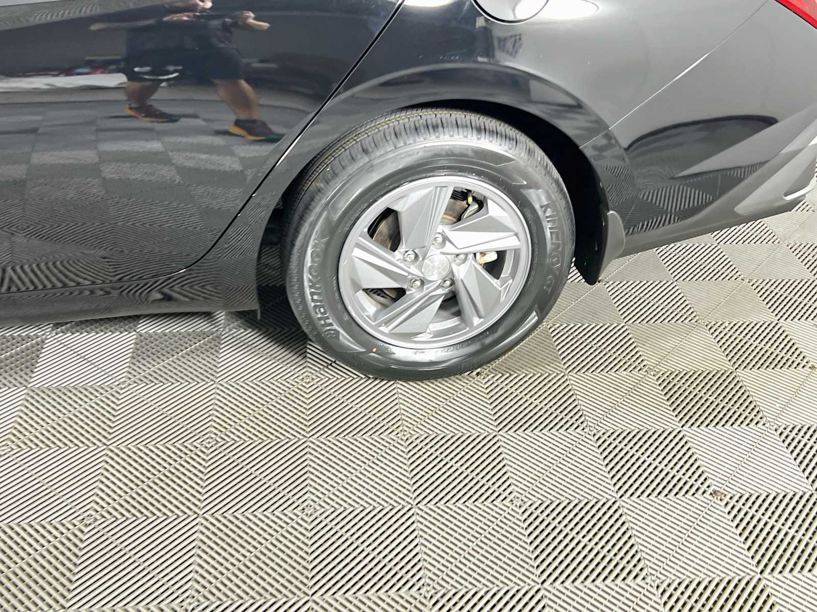 Used 2024 Abyss Black Hyundai SE image 30