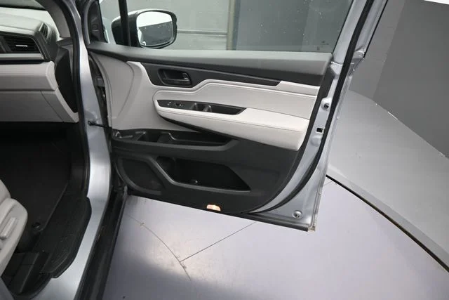 Used 2019 Silver Honda EX-L image 62