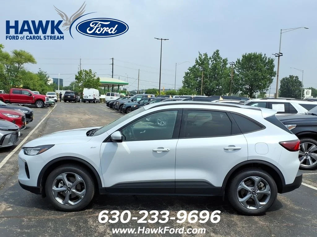 Used 2025 Silver Metallic Ford ST-Line Select image 4