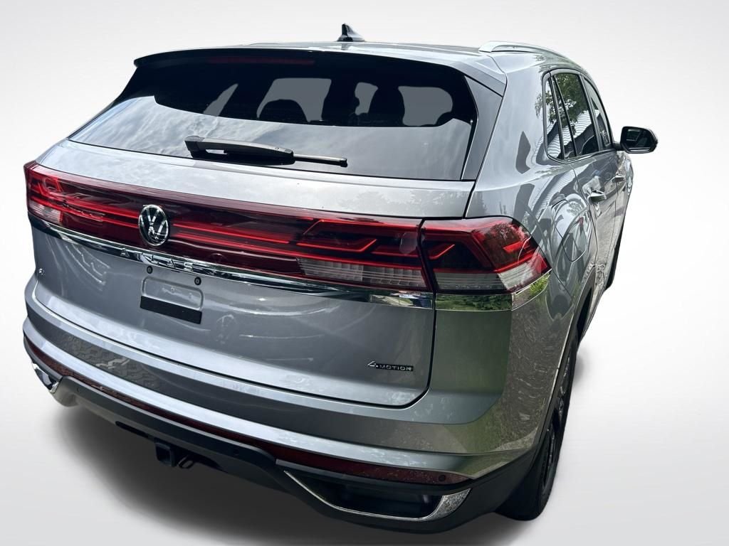 Used 2024 Gray Volkswagen 2.0T SE w/Technology image 4