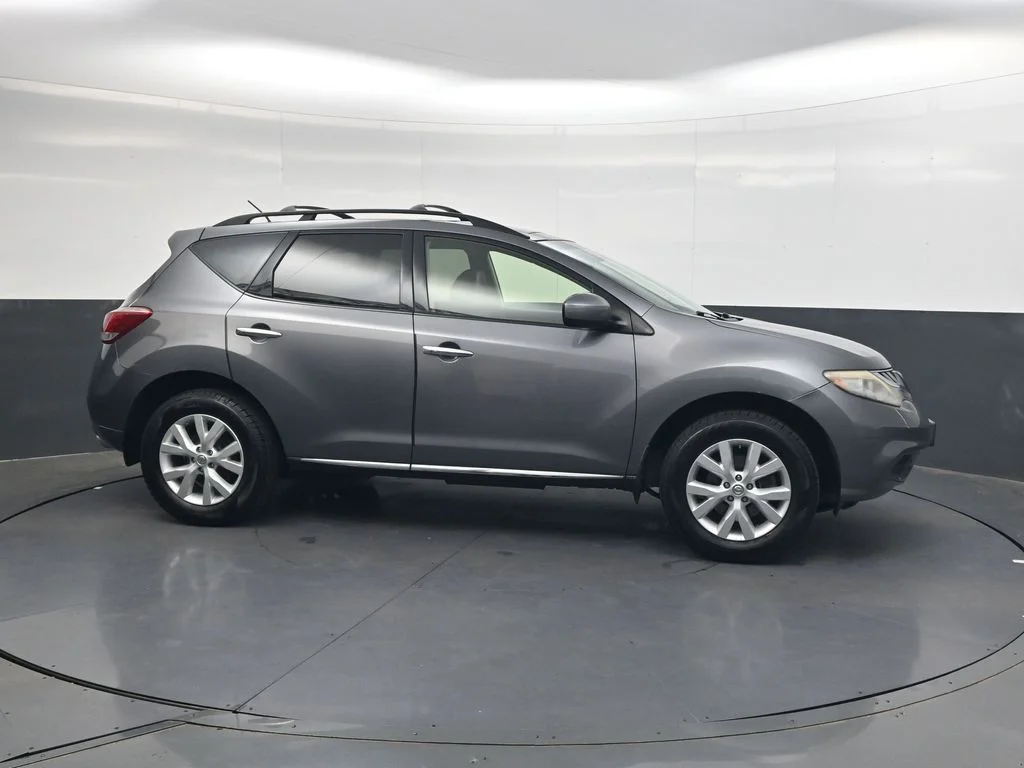Used 2013 Gray Nissan SL image 4