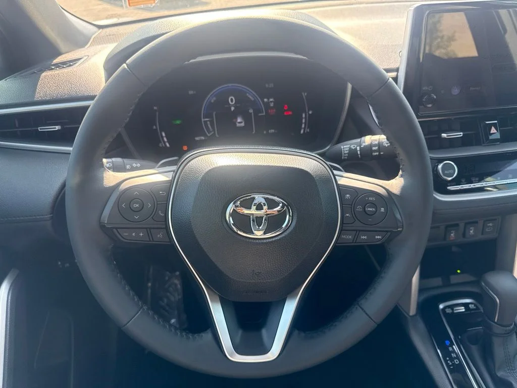 Used 2025  Toyota Hybrid XSE image 10