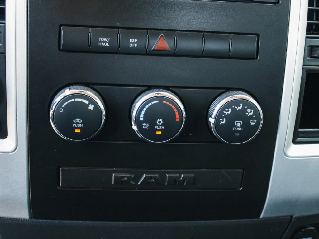 Used 2009 Mineral Gray Metallic Clearcoat Dodge SLT image 16