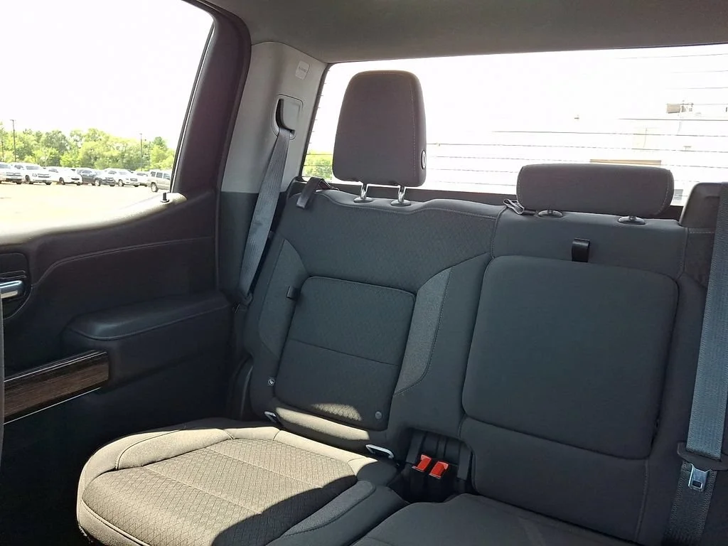Used 2021 SUMMIT WHITE GMC Elevation image 15