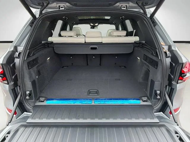 New 2026 Skyscraper Grey Metallic BMW xDrive50e image 12