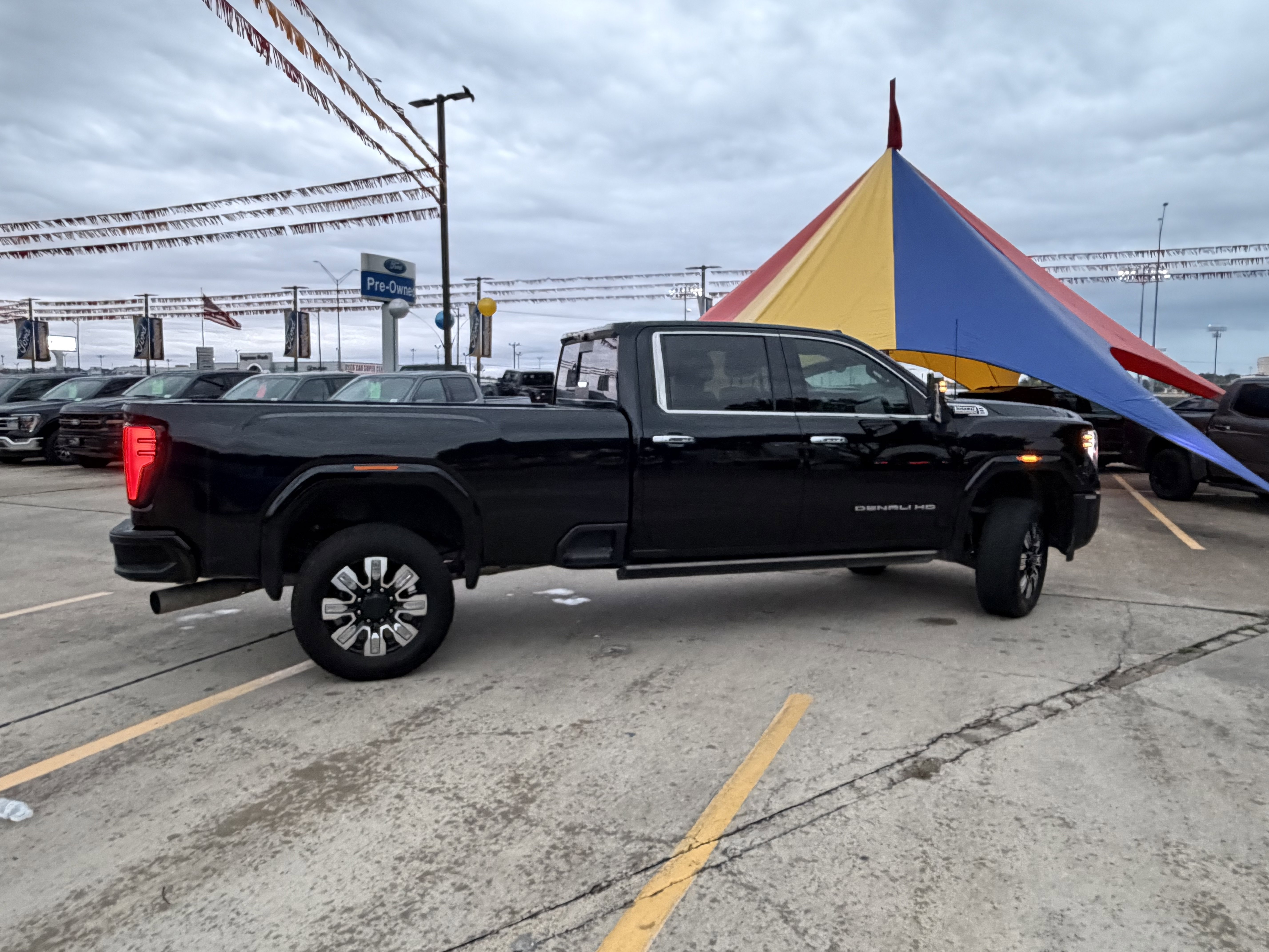 Used 2025 Onyx Black GMC Denali image 6