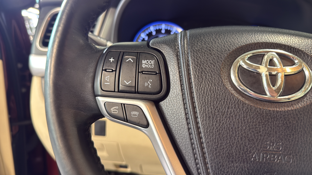 Used 2014 Red Toyota Limited image 25