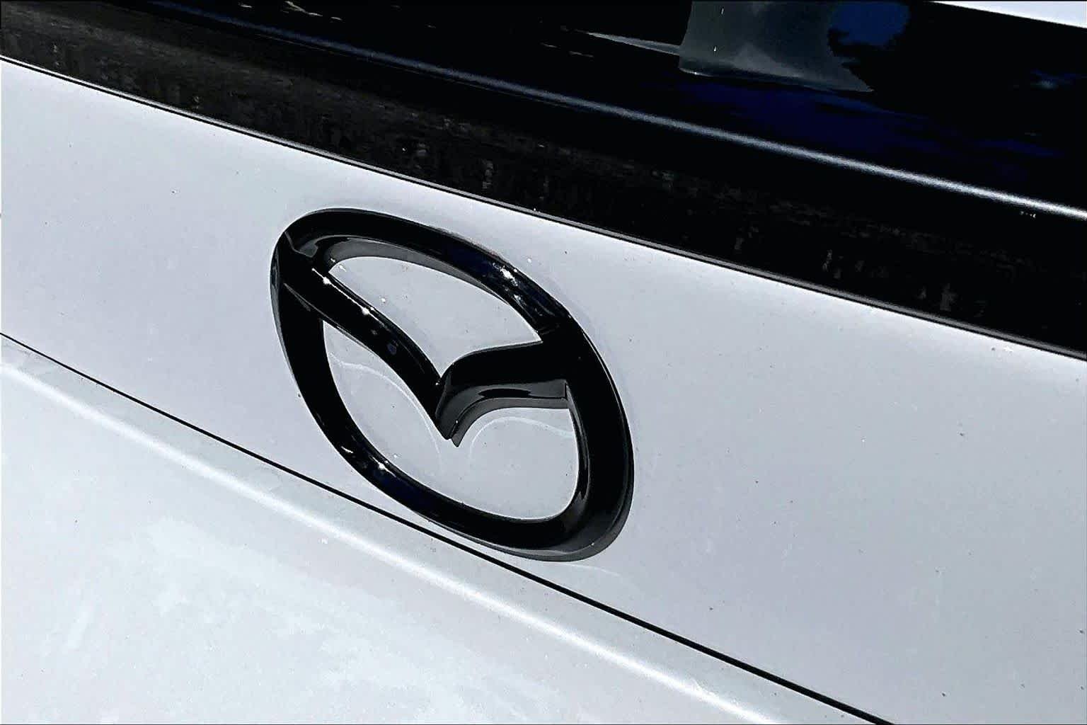 Used 2017 Ceramic Metallic Mazda Club image 27
