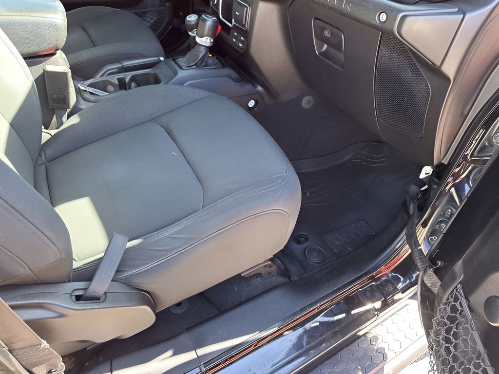 Used 2021 Black Jeep Unlimited Sport image 18