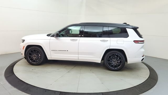 Used 2025 White Jeep Summit image 6