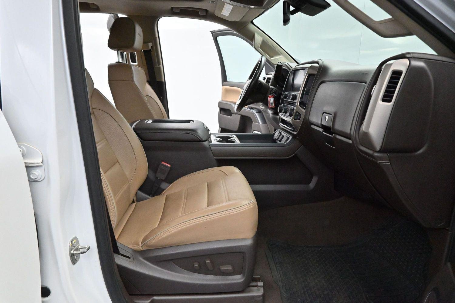 Used 2019 White Frost Tricoat GMC Denali image 28