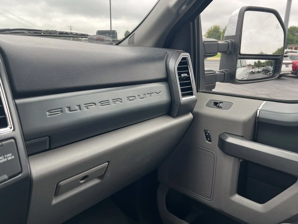 Used 2017 Oxford White Ford XLT image 19