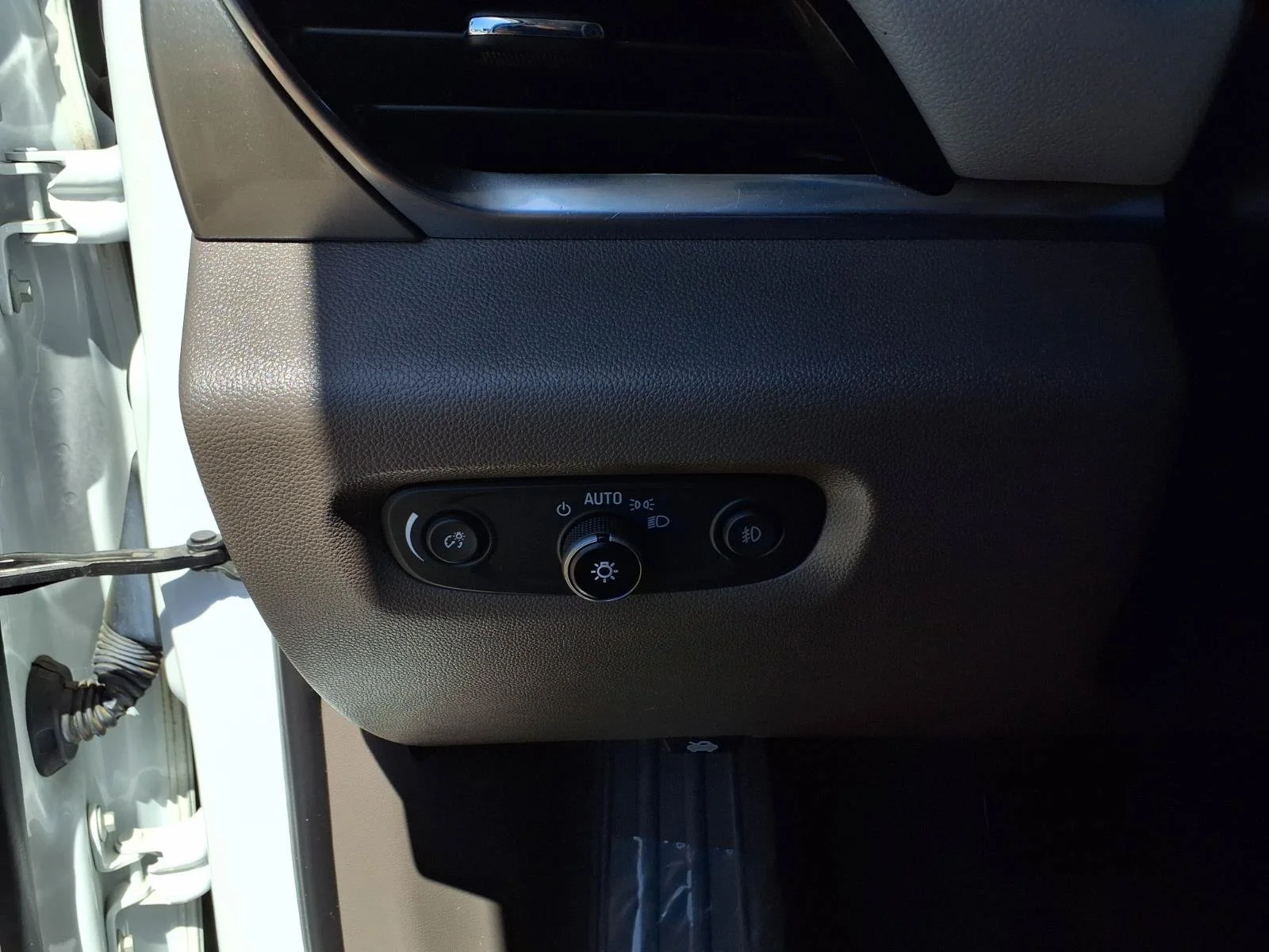 Used 2019 White Chevrolet 3LT image 14