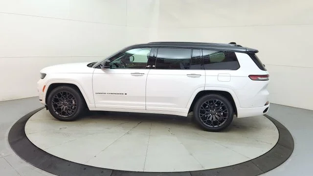 Used 2025 White Jeep Summit image 6